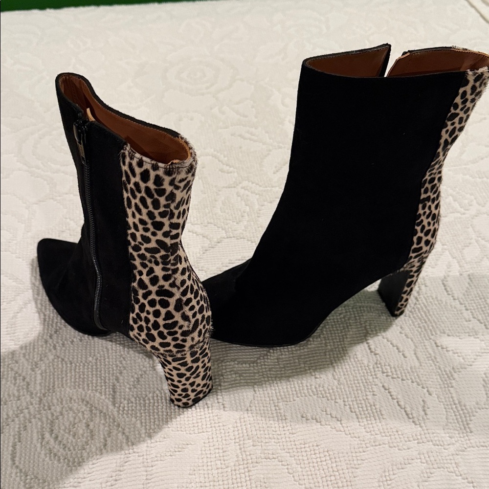 Elegant Black and Leopard Heeled Boots